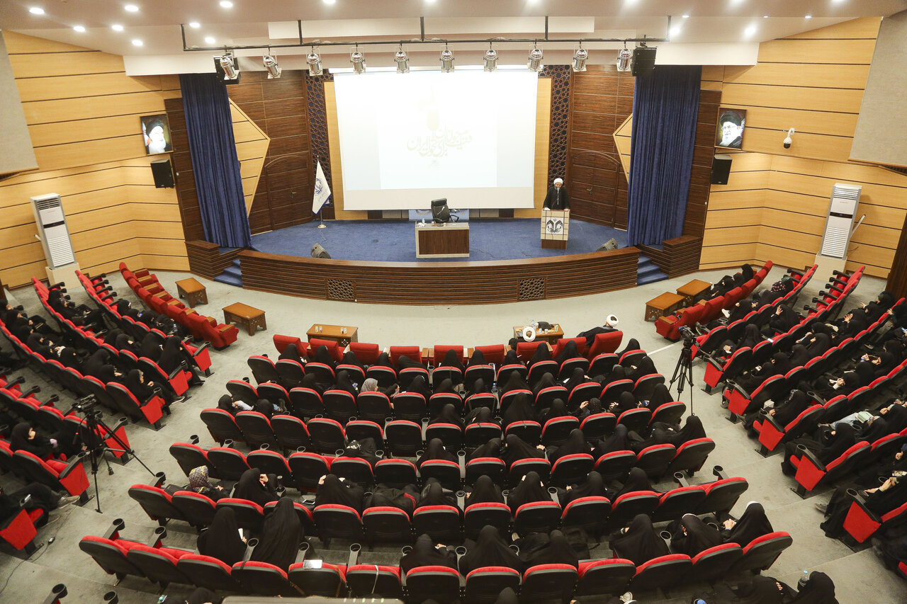 افتتاحیه دوره اسلام ناب دانشجویی و طلبگی در دانشگاه قم