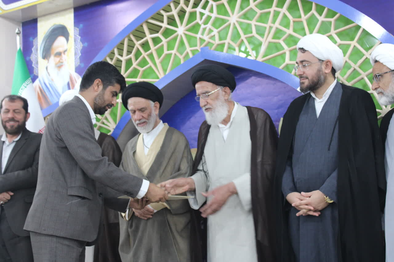 ائمه جمعه شهرستان دیر تجلیل شدند