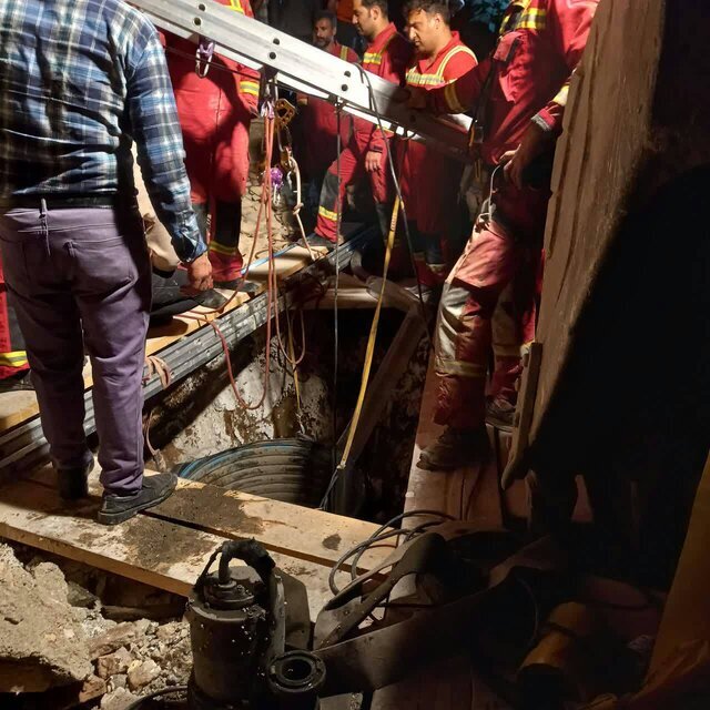 سقوط ۳ نفر در یک چاه قدیمی فاضلاب در تهران