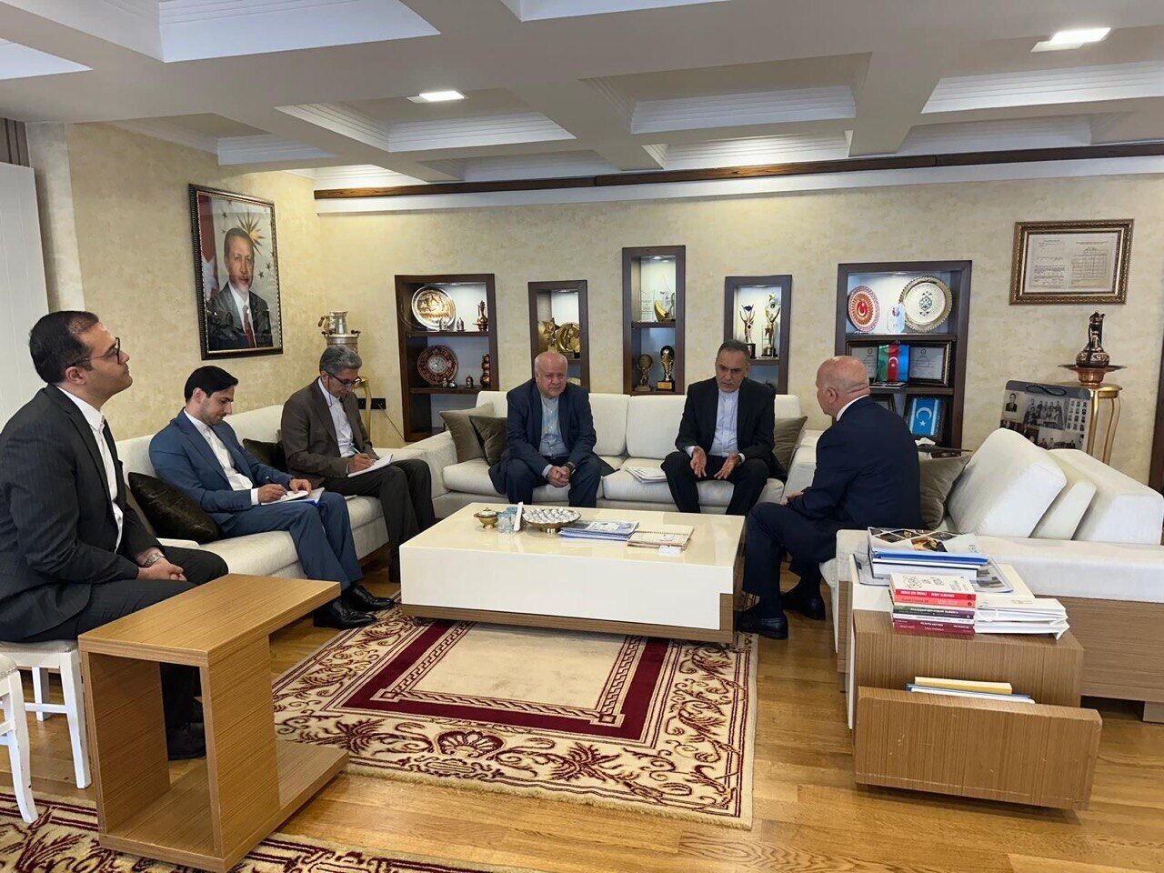 سفير إيران في تركيا یلتقي مع السلطات المحلية في محافظة أرضروم