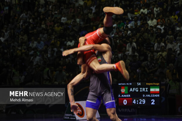 في اليوم الاول من بطولة آسيا...المنتخب الايراني للمصارعة الحرة للشباب يفوز بـ5 ميداليات ملونة