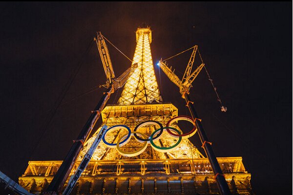 VIDEO: Olympic rings displayed on Eiffel Tower