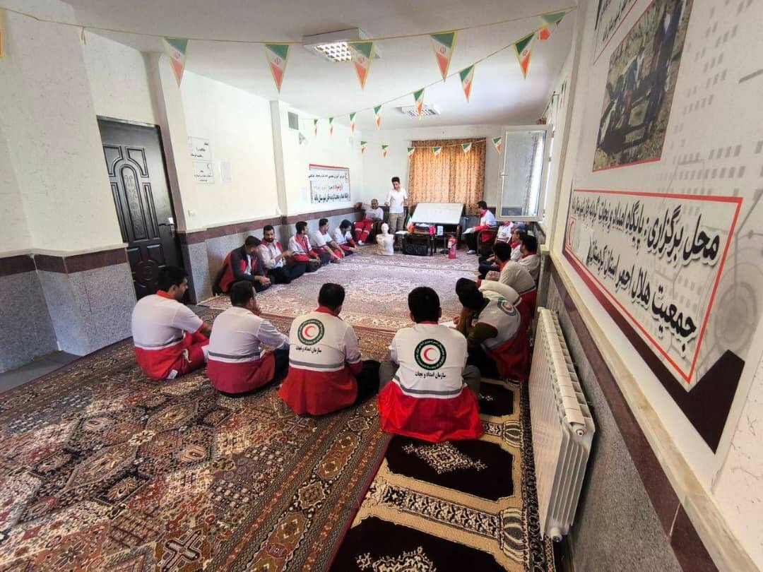 آموزش بیش از ۸۰۰ نفر در جمعیت هلال احمر کردستان
