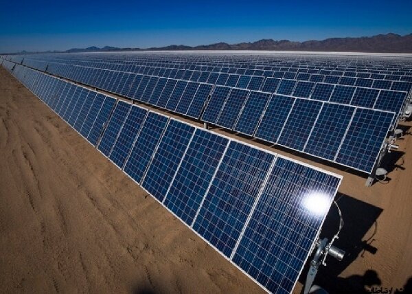 فاز اول نیروگاه خورشیدی ۱۳ مگاواتی حاجی آباد به بهره‌برداری رسید