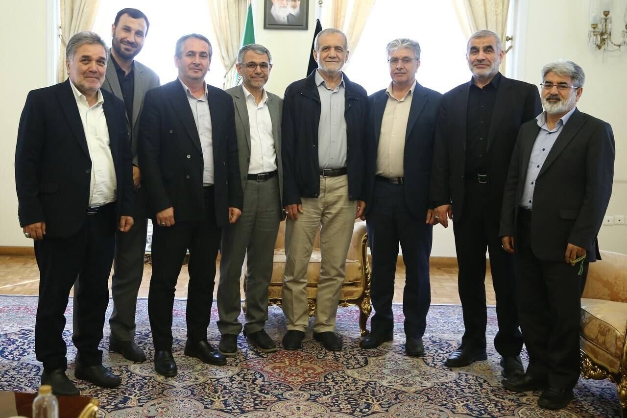 دیدار نمایندگان مردم اردبیل در مجلس با رئیس جمهور منتخب