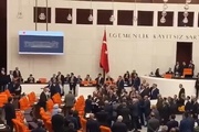 زد و خورد در پارلمان ترکیه+ فیلم