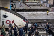 گیر افتادن هزاران نفر در ایستگاه‌های قطار/ بررسی احتمال بمب گذاری + فیلم
