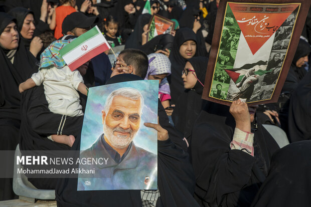 اجتماع مردمی دختران انقلاب در ورزشگاه آزادی