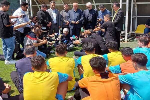 کیومرث هاشمی:حضور در تیم ملی برای هر فوتبالیستی افتخار است