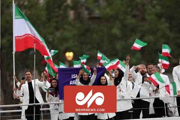 İranlı sporcular Paris Olimpiyat Oyunları açılış töreninde yer aldı