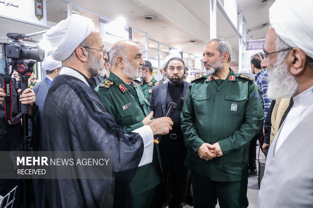 بازدید فرمانده کل سپاه از نمایشگاه عملکرد و تحول نمایندگی ولی فقیه در سپاه پاسداران