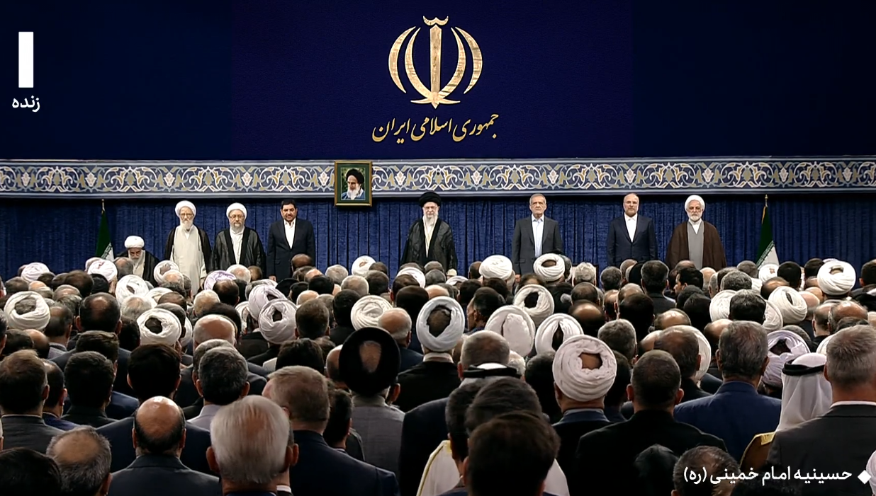 پخش سرود ملی جمهوری اسلامی ایران در آغاز مراسم تنفیذ
