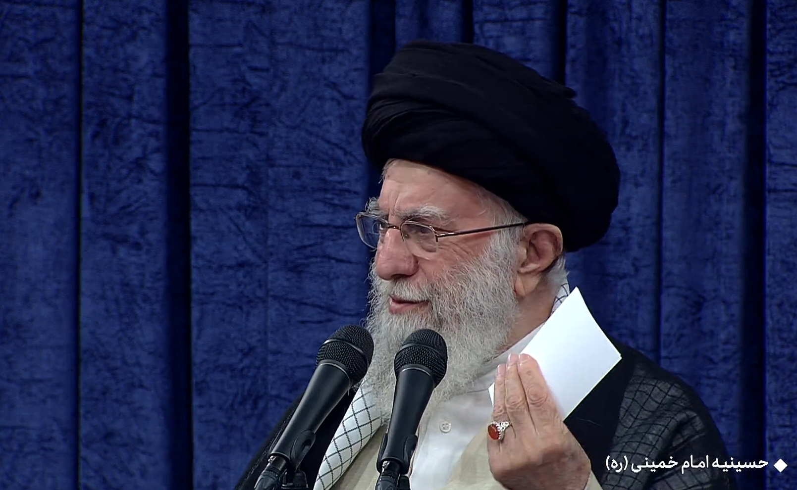 رهبر انقلاب اسلامی: شهید رئیسی اهل کار جهادی بود و واقعاً شب و روز نمیشناخت