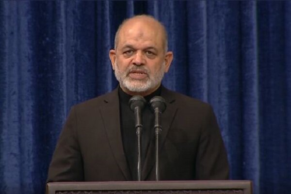 وزیر کشور سخنان خود را آغاز کرد