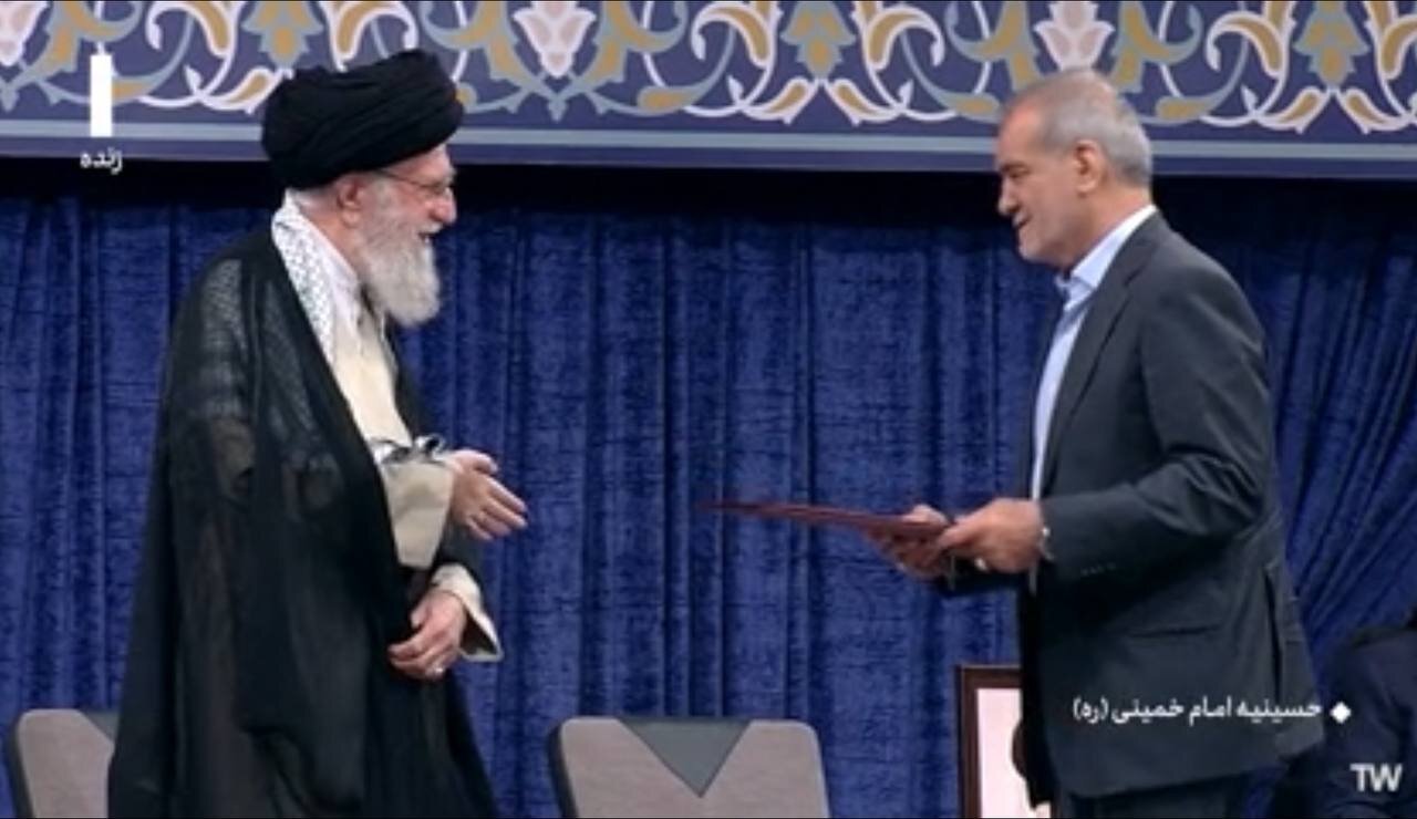 İran'ın yeni Cumhurbaşkanı Pezeşkiyan mazbatasını aldı