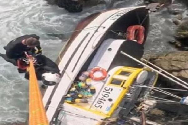 ۱۱  نفر بر اثر برخورد قایق ماهیگیری تفریحی با موج شکن مصدوم شدند