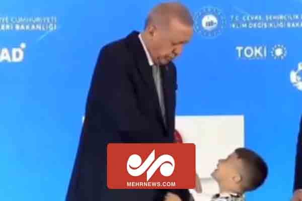 VIDEO: Erdoğan slaps child for not kissing his hand