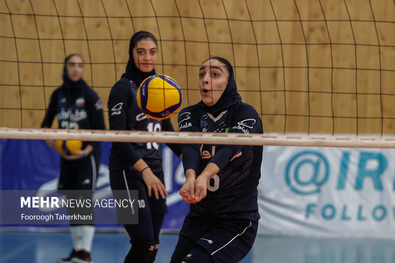 Iran Women’s Natl. Volleyball Team in training