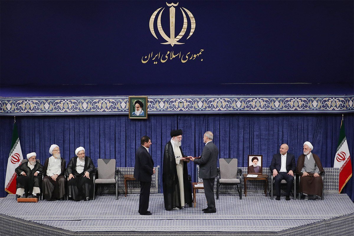 Leader endorses Masoud Pezeshkian as president