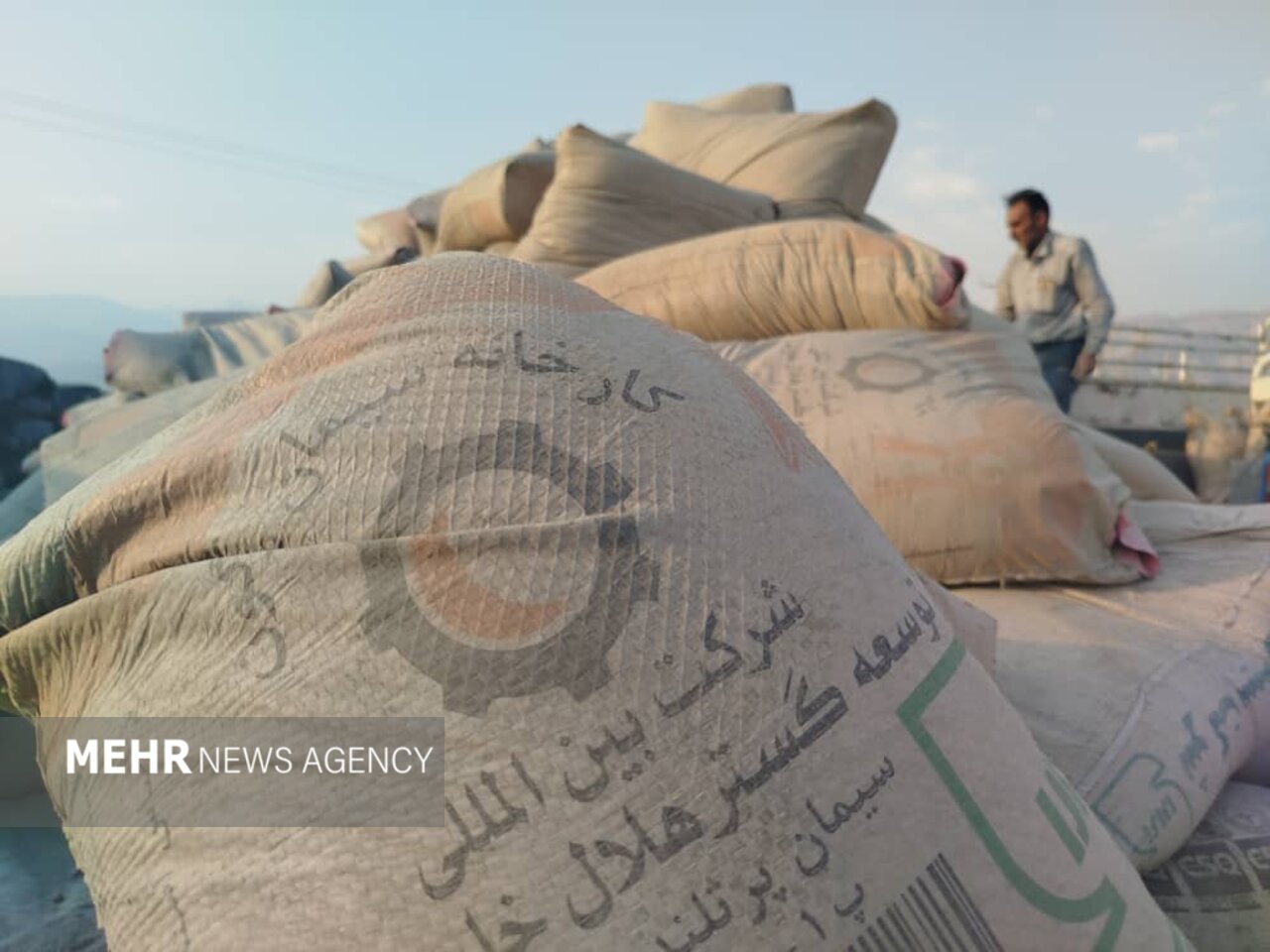 قیمت سیمان در شهر یاسوج نجومی شد/ نظارتی در کار نیست