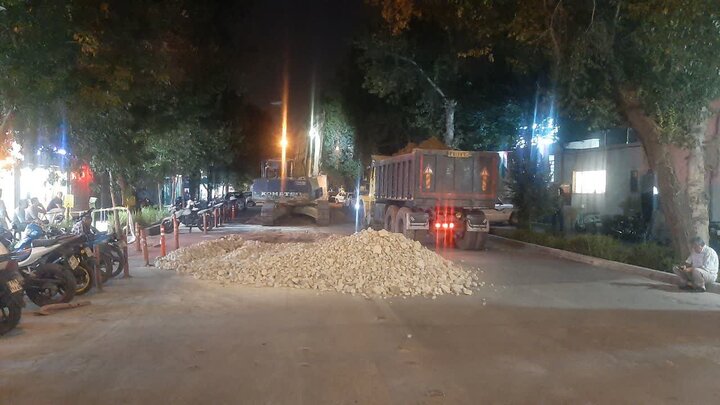 نشست زمین در خیابان میر/۳۰۰ کیلومتر فاضلاب اصفهان فرسوده است نشست زمین در خیابان میر/۳۰۰ کیلومتر فاضلاب اصفهان فرسوده است