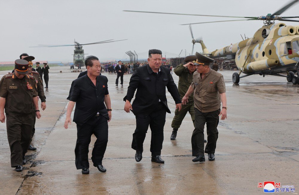 رهبر کره شمالی شخصا عملیات نظامی امدادونجات را هدایت کرد+ تصاویر