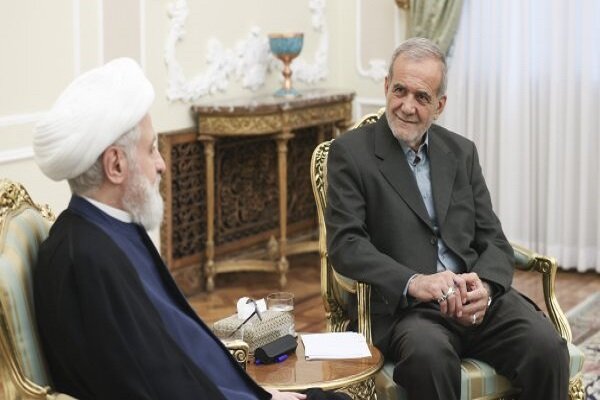 Pezeşkiyan, Hizbullah Genel Sekreter Yardımcısı’nı kabul etti