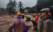 ہندوستان میں لینڈ سلائیڈنگ اور سیلابی ریلے نے تباہی مچا دی، درجنوں ہلاک متعدد زخمی