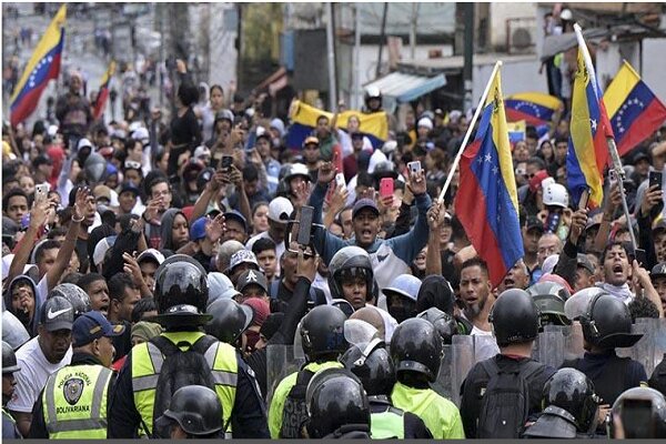 Venezuela'da seçim sonucu protesto edildi Venezuela'da seçim sonucu protesto edildi