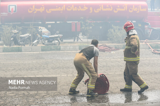 آتش‌سوزی انبار کالا در جاده قدیم کرج