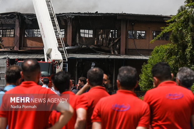 آتش‌سوزی انبار کالا در جاده قدیم کرج