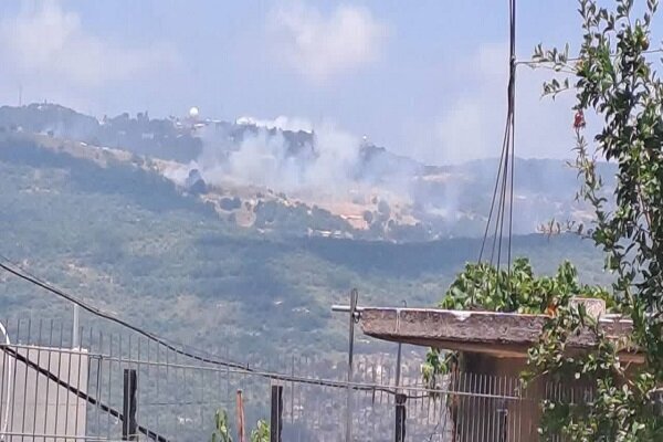 Hezbollah fires a barrage of Katyusha in Beit Hillel barracks