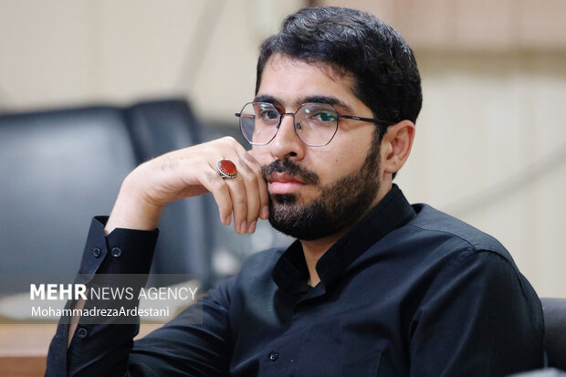 تجلیل از ۳۰ خانواده شهید در مراسم بزرگداشت شهدای هشتم شهریور تجلیل از ۳۰ خانواده شهید در مراسم بزرگداشت شهدای هشتم شهریور