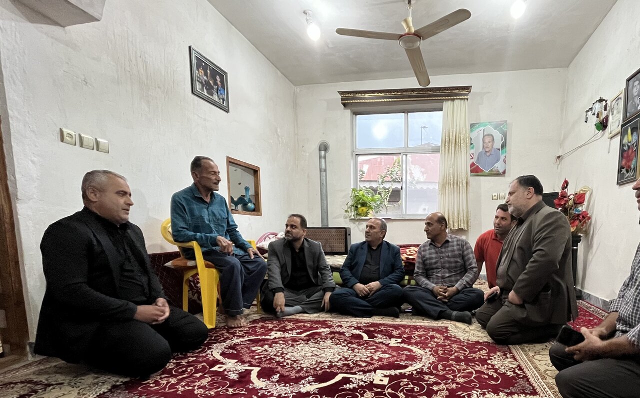 عیادت مسئولان استانی از کاشف برنج «علی کاظمی»