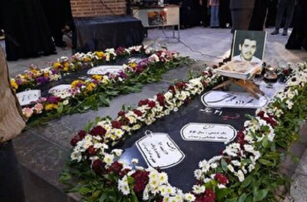 استقبال پرشور مردم اشتهارد از مادر شهید «مهرداد محمدتقی»