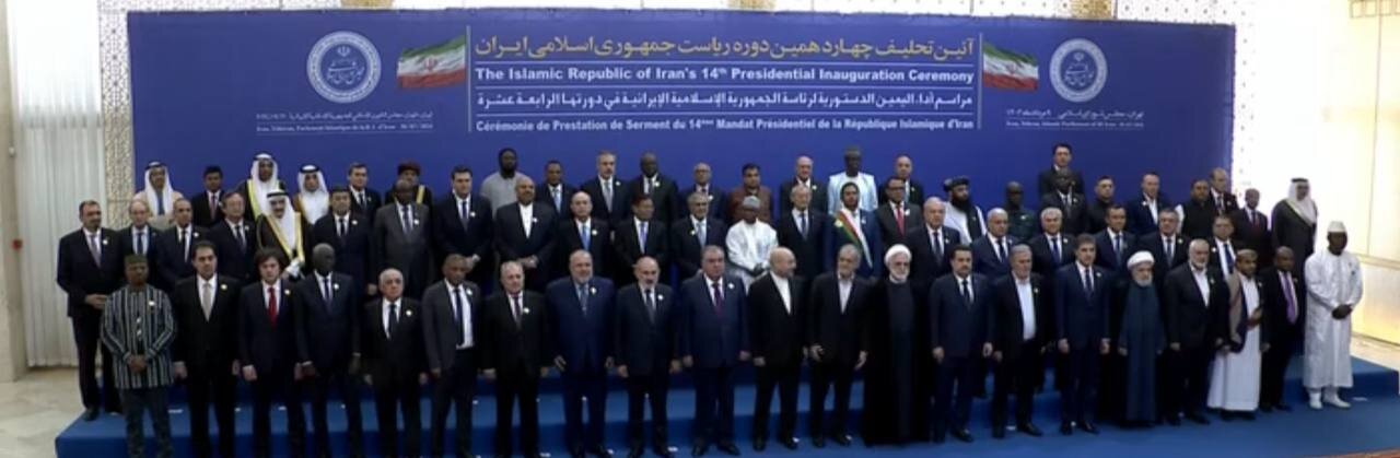 عکس یادگاری جمعی از مهمانها و سران قوا