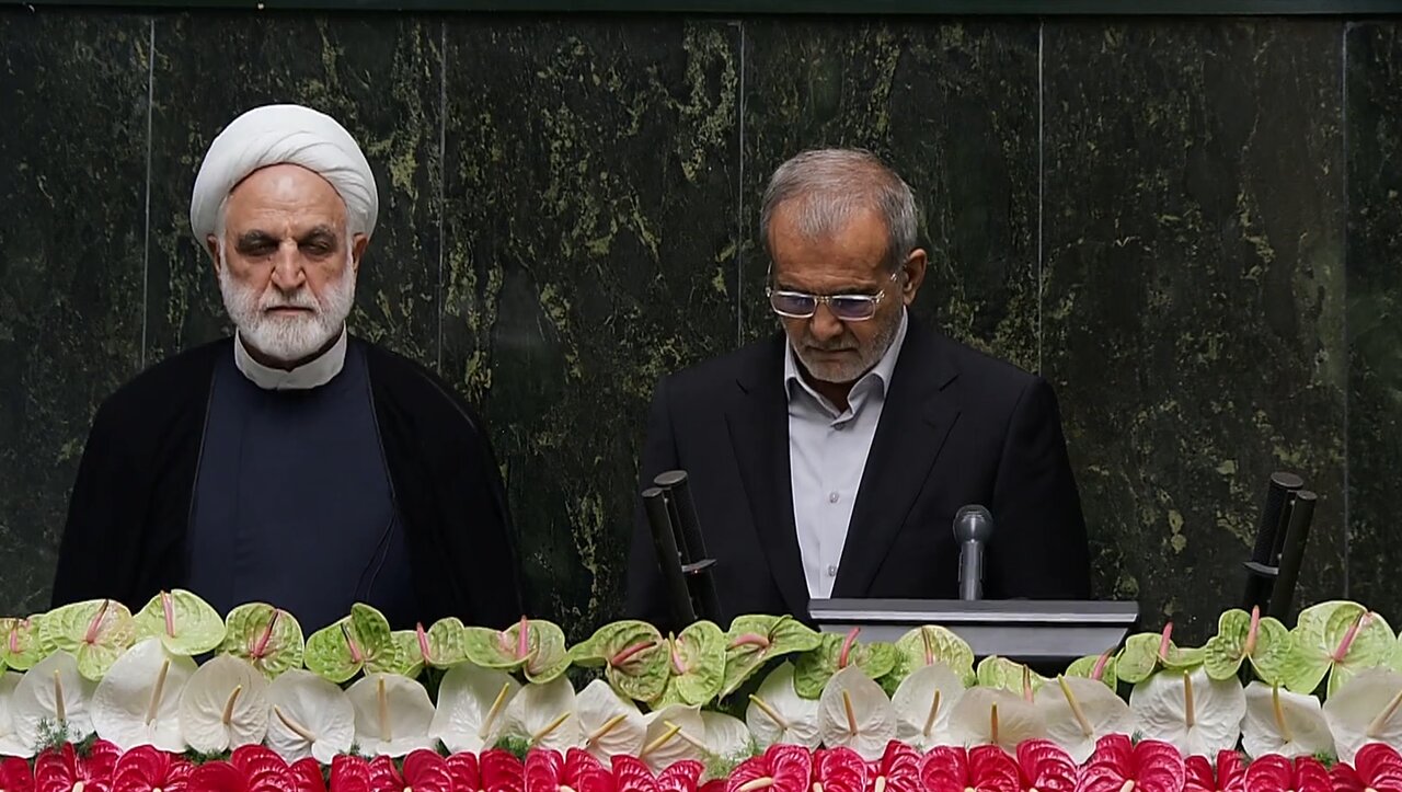ایرانی صدر ڈاکٹر پزشکیان نے اپنے عہدے کا حلف اٹھالیا