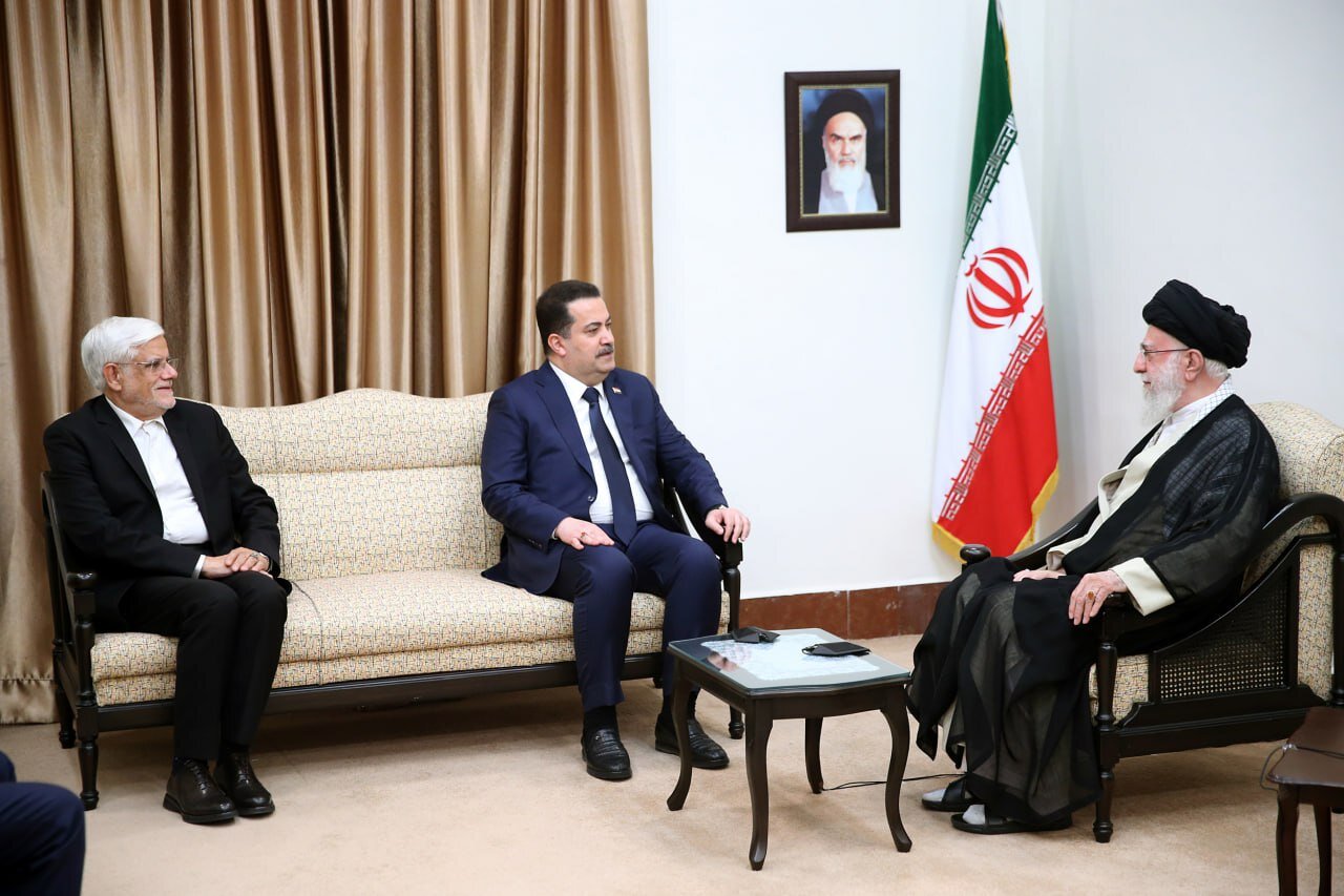 Leader stresses operationalization of Iran-Iraq agreements