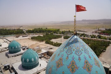 قم، مسجد جمکران پر سرخ پرچم لہرا دیا گیا