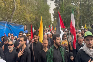 Heniyye'nin cenaze törenine halkın yoğun katılımından görüntüler