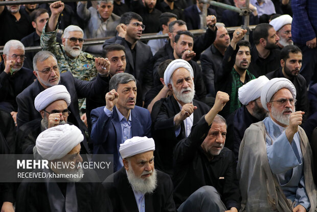 اقامه نماز بر پیکر شهید اسماعیل هنیه به امامت رهبر معظم انقلاب