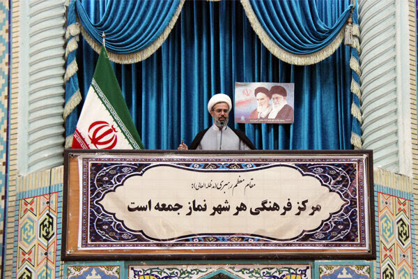رهبر انقلاب اسلامی امت را در برابر دسیسه نفوذیها صیانت میکنند