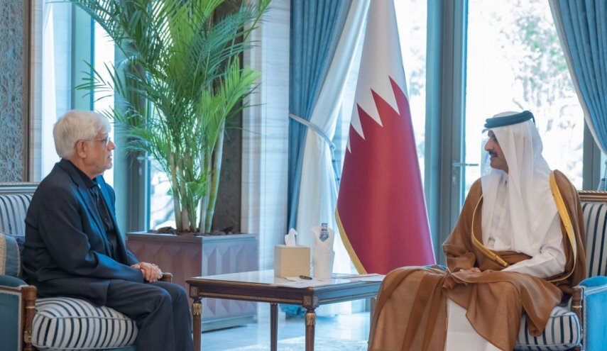 أمير قطر يستقبل النائب الأول للرئيس الايراني في الدوحة