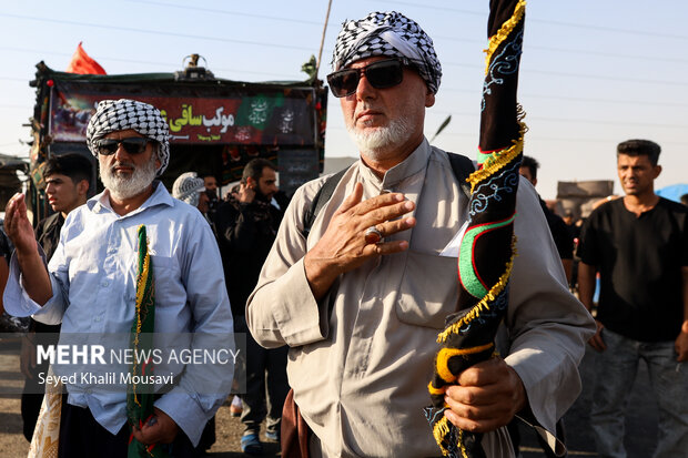 زوار ابا عبدالله الحسين عليه السلام في طريقهم إلى الشلامجة