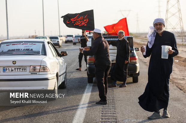 زوار ابا عبدالله الحسين عليه السلام في طريقهم إلى الشلامجة