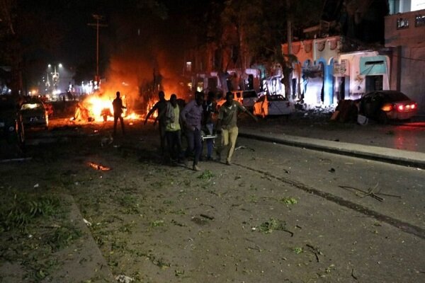 حمله تروریستی در پایتخت سومالی/ ۲۰ نفر کشته شدند