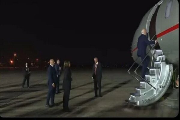 VIDEO: Confused Biden walks into an empty plane for no reason
