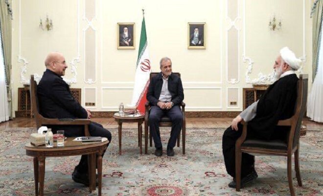 السلطات الايرانية الثلاث تجتمع لبحث الأوضاع الراهنة