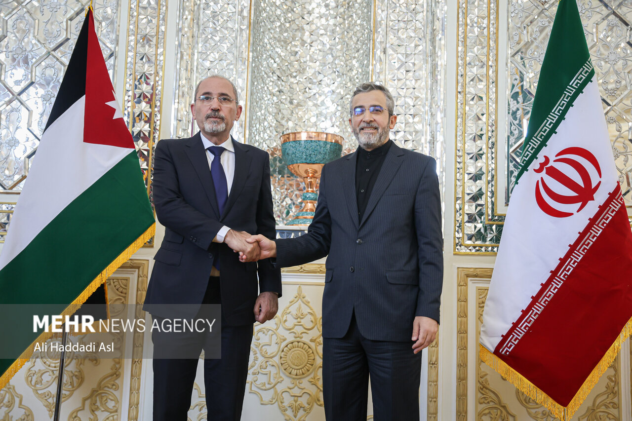 وزير الخارجية الايراني يستقبل نظيره الأردني في طهران