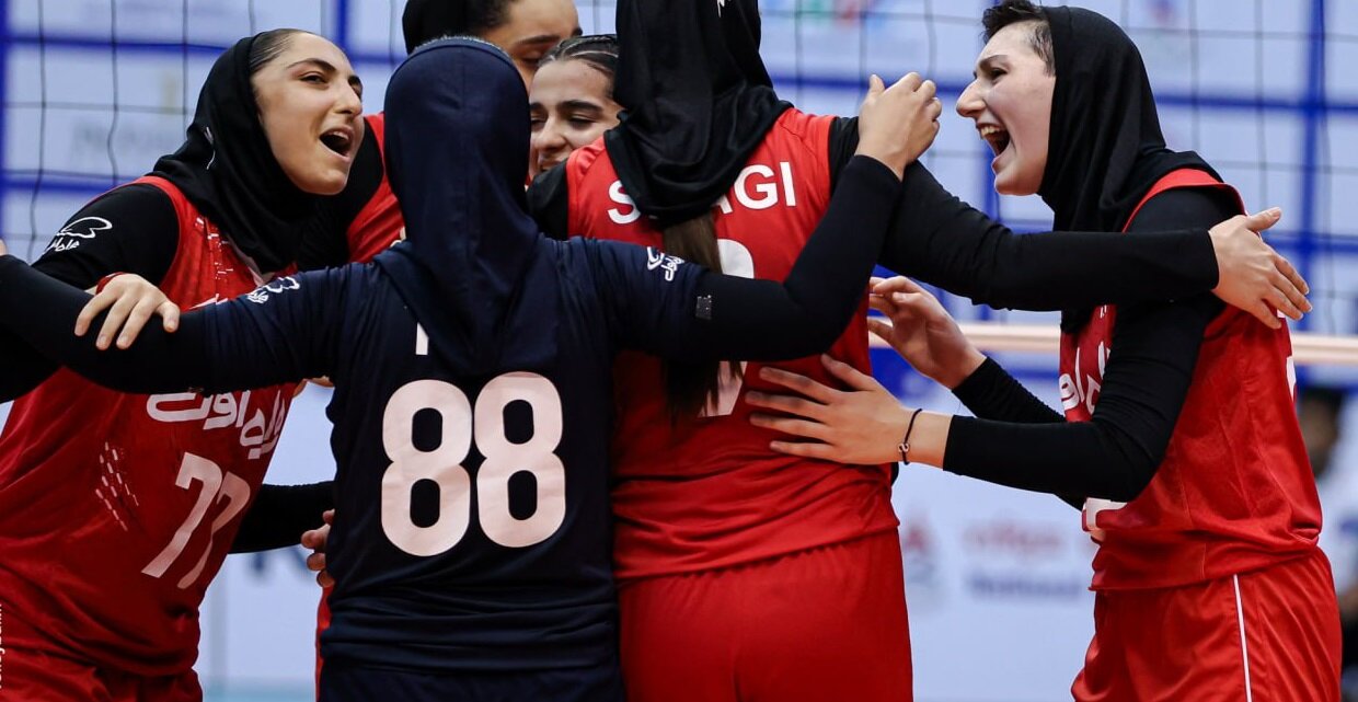 پیروزی والیبال زنان ایران مقابل میزبان